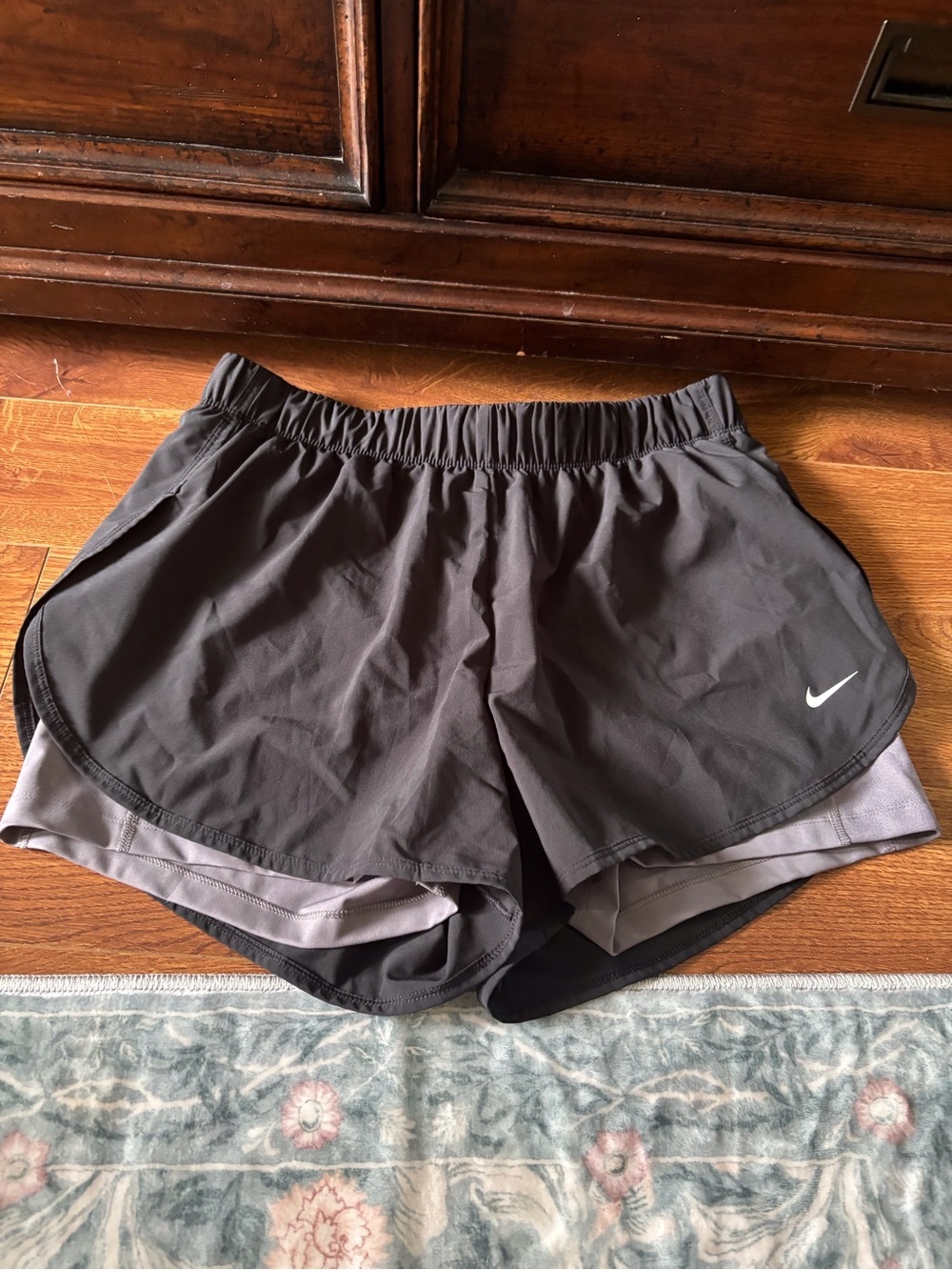 Nike Womenโs Black Athletic Shorts with Gray Liner in size 2x